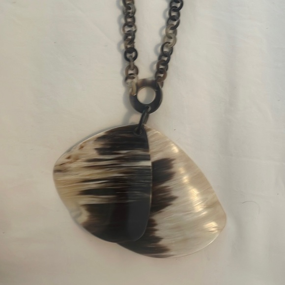 Horn Necklace - Picture 2 of 3